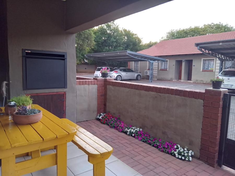 To Let 2 Bedroom Property for Rent in Strubenvale Gauteng