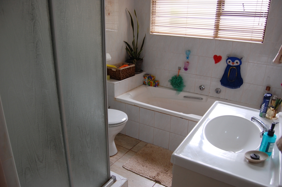 3 Bedroom Property for Sale in Noordheuwel Gauteng