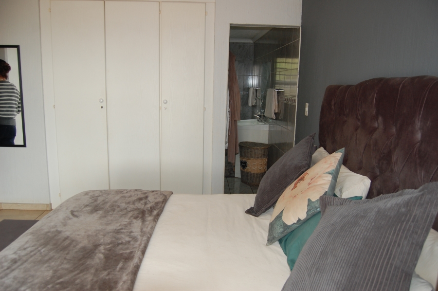 3 Bedroom Property for Sale in Noordheuwel Gauteng