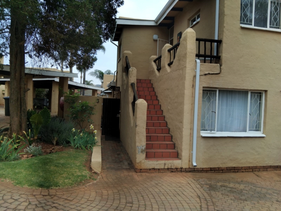 2 Bedroom Property for Sale in Roodekrans Gauteng