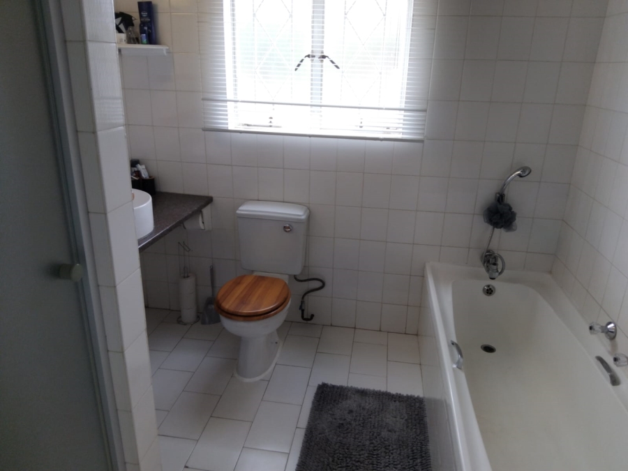 2 Bedroom Property for Sale in Roodekrans Gauteng