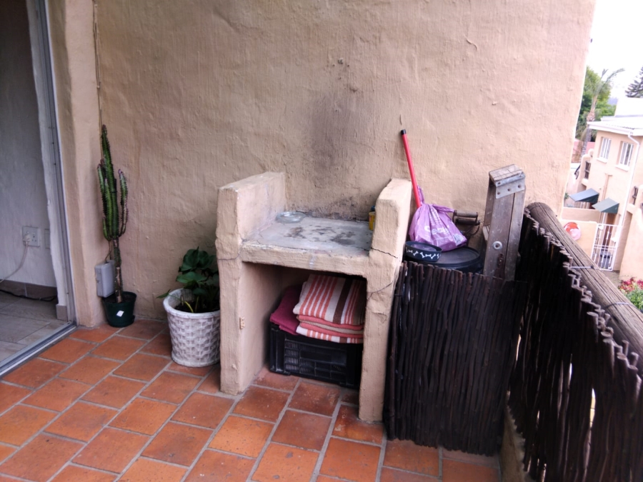 2 Bedroom Property for Sale in Roodekrans Gauteng