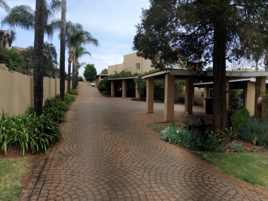 2 Bedroom Property for Sale in Roodekrans Gauteng