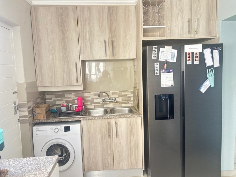 To Let 2 Bedroom Property for Rent in North Riding Gauteng