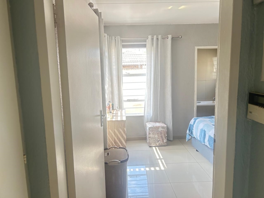 To Let 2 Bedroom Property for Rent in North Riding Gauteng