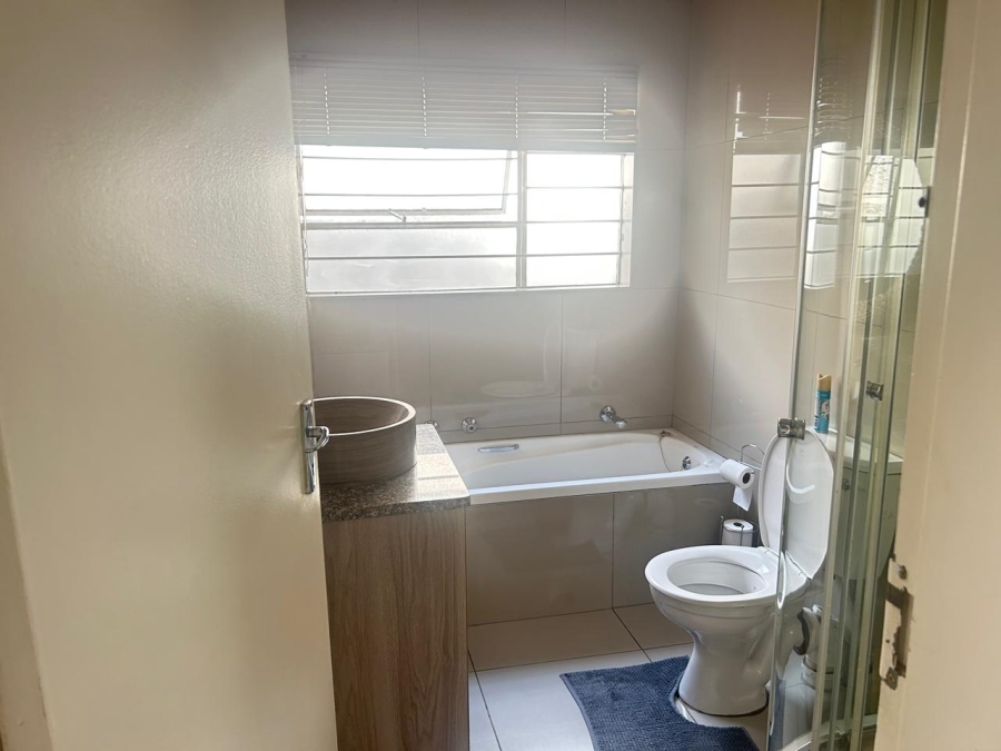 To Let 2 Bedroom Property for Rent in North Riding Gauteng