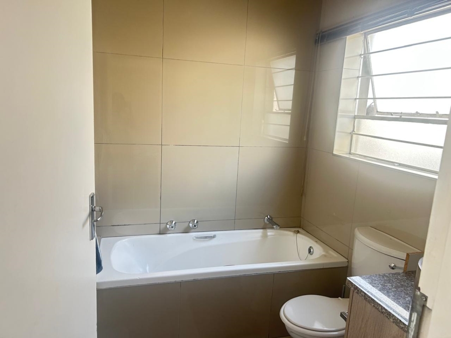 To Let 2 Bedroom Property for Rent in North Riding Gauteng