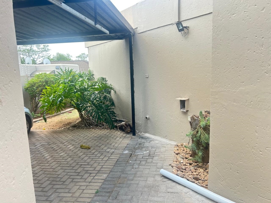 To Let 2 Bedroom Property for Rent in North Riding Gauteng