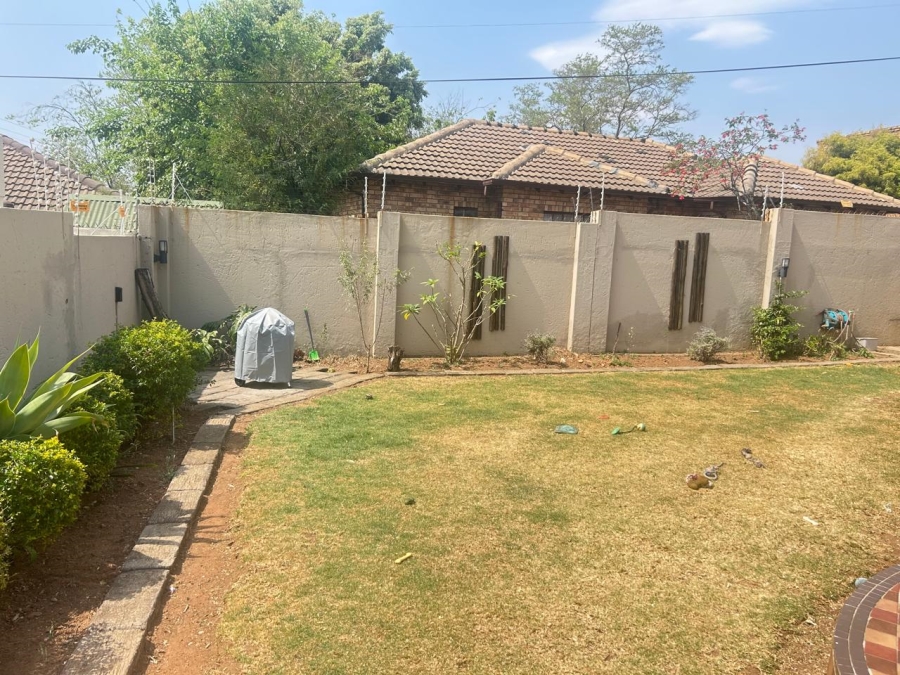 To Let 2 Bedroom Property for Rent in North Riding Gauteng
