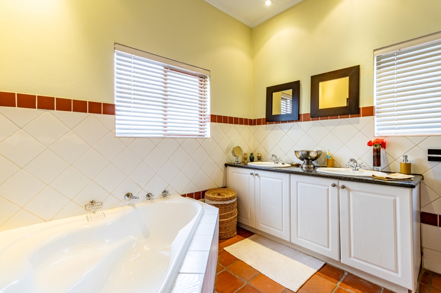 3 Bedroom Property for Sale in Silver Lakes Golf Estate Gauteng