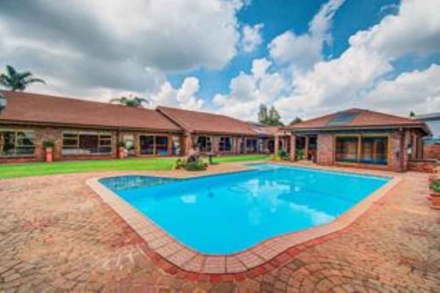 5 Bedroom Property for Sale in Kenleaf Gauteng