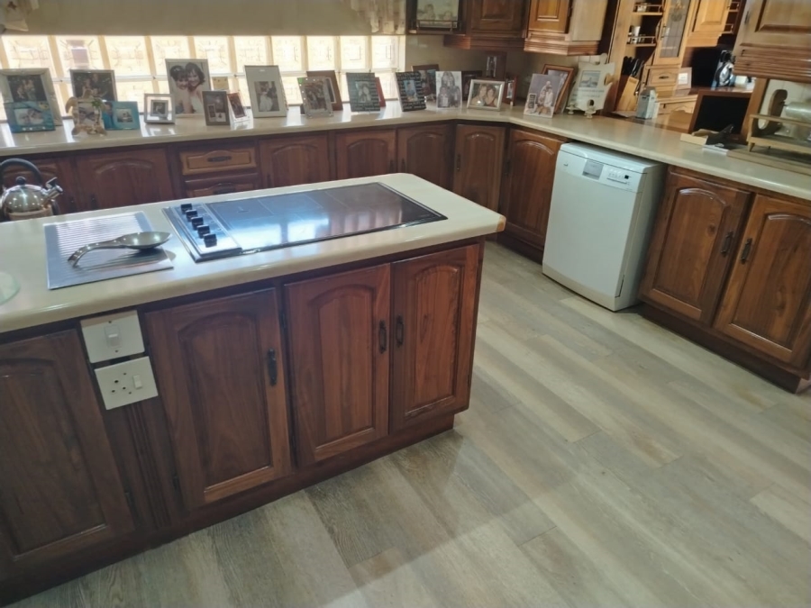 5 Bedroom Property for Sale in Kenleaf Gauteng