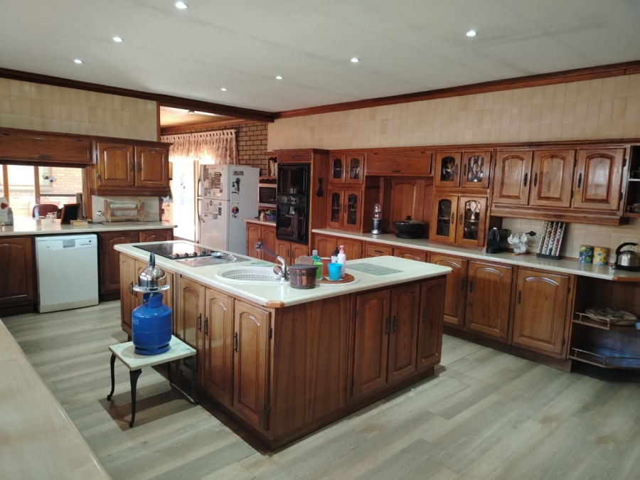 5 Bedroom Property for Sale in Kenleaf Gauteng