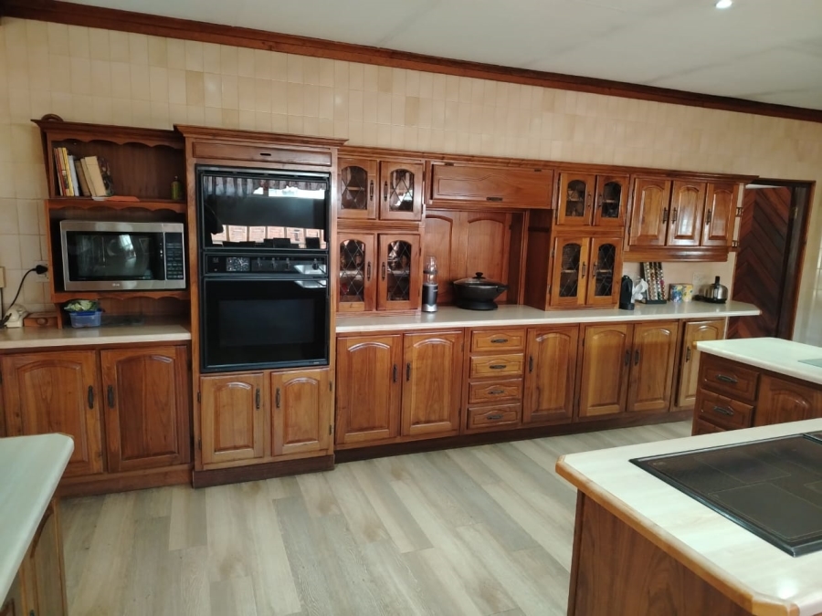 5 Bedroom Property for Sale in Kenleaf Gauteng