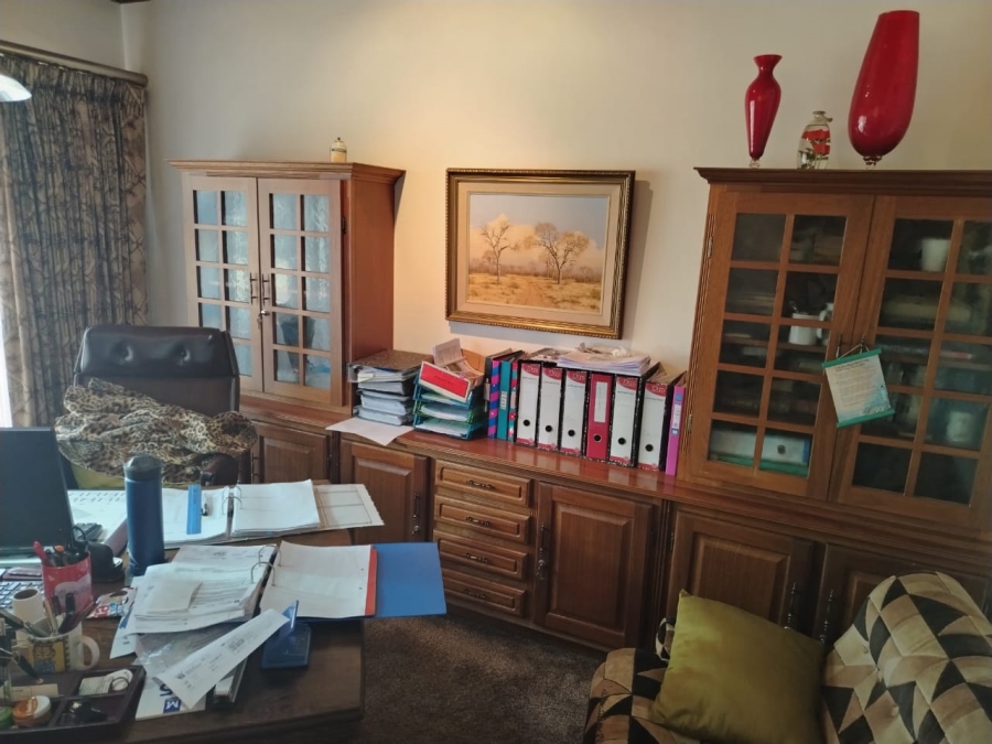5 Bedroom Property for Sale in Kenleaf Gauteng