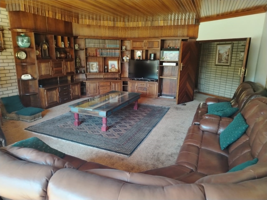 5 Bedroom Property for Sale in Kenleaf Gauteng