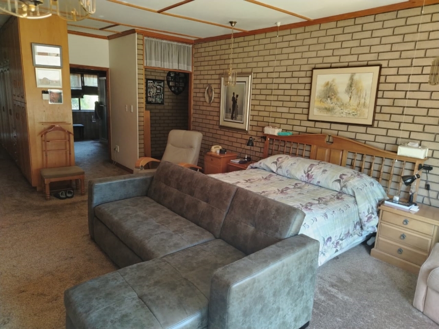 5 Bedroom Property for Sale in Kenleaf Gauteng