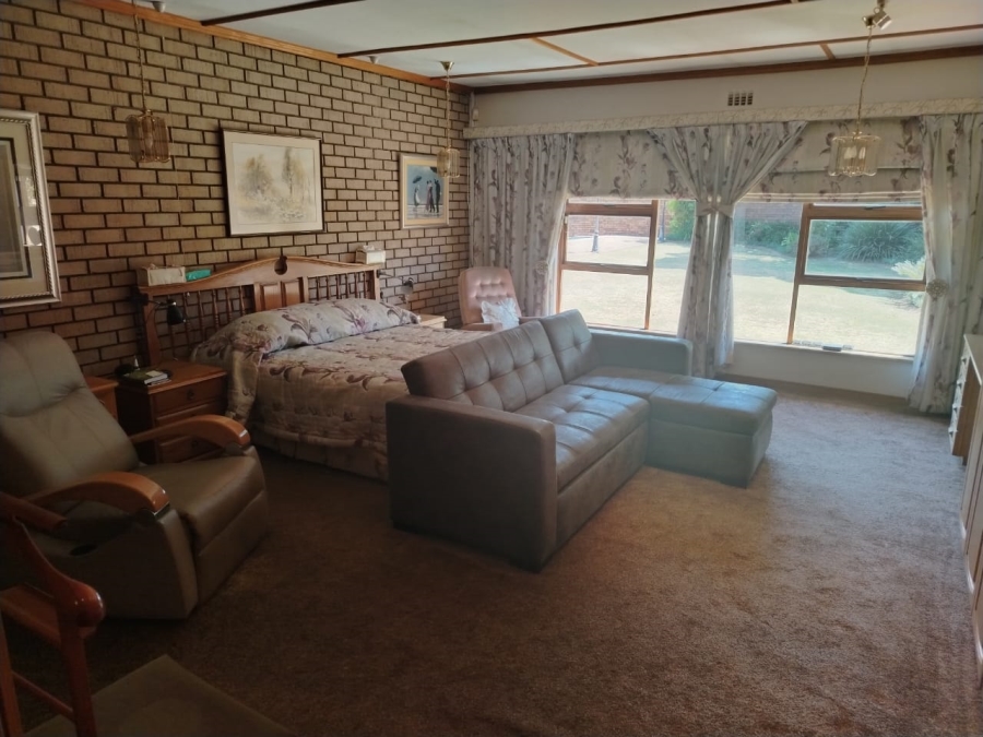 5 Bedroom Property for Sale in Kenleaf Gauteng