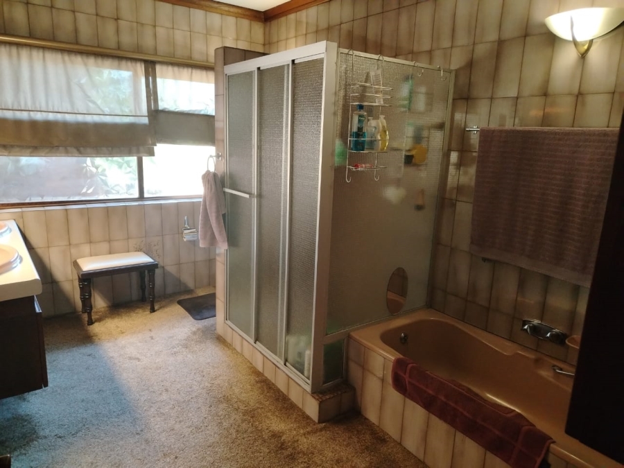 5 Bedroom Property for Sale in Kenleaf Gauteng