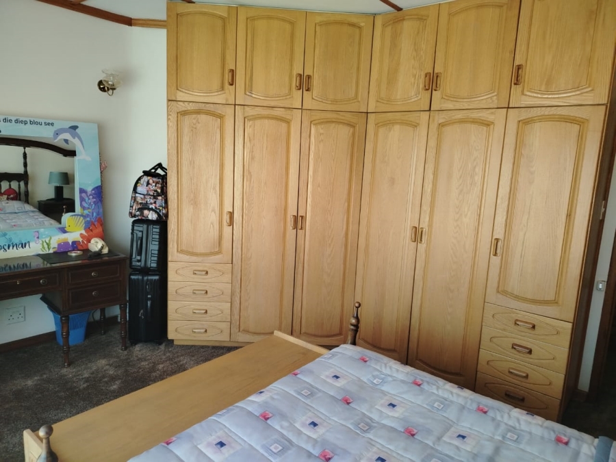 5 Bedroom Property for Sale in Kenleaf Gauteng
