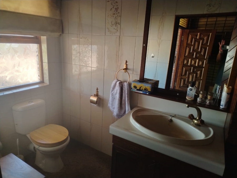 5 Bedroom Property for Sale in Kenleaf Gauteng