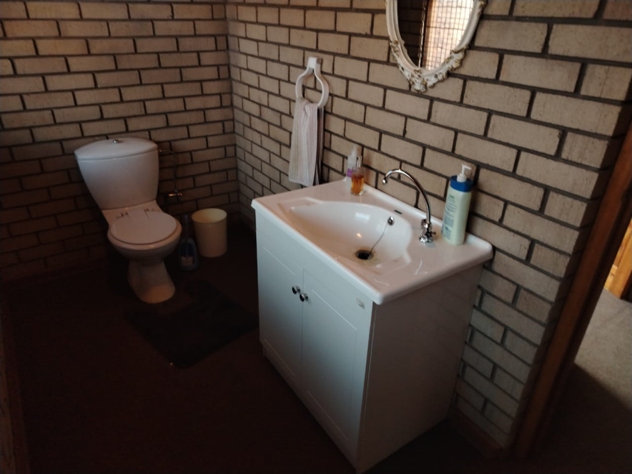 5 Bedroom Property for Sale in Kenleaf Gauteng