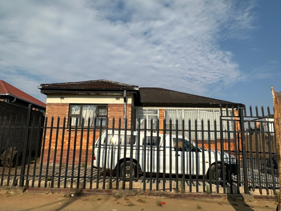 To Let 3 Bedroom Property for Rent in Rosettenville Gauteng