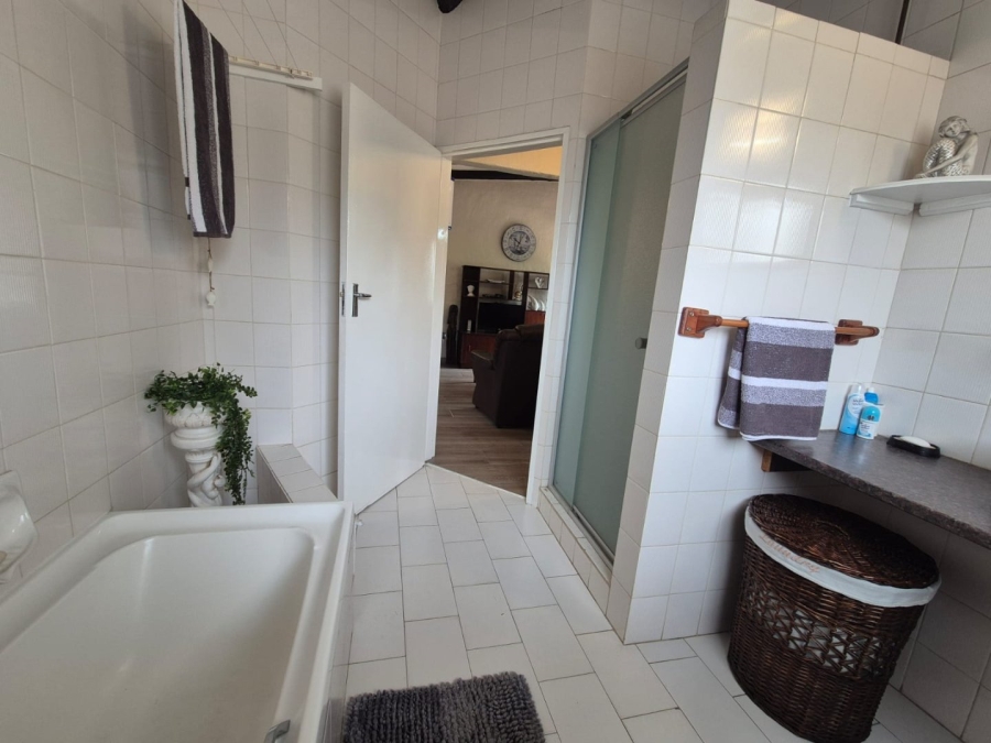 2 Bedroom Property for Sale in Roodekrans Gauteng