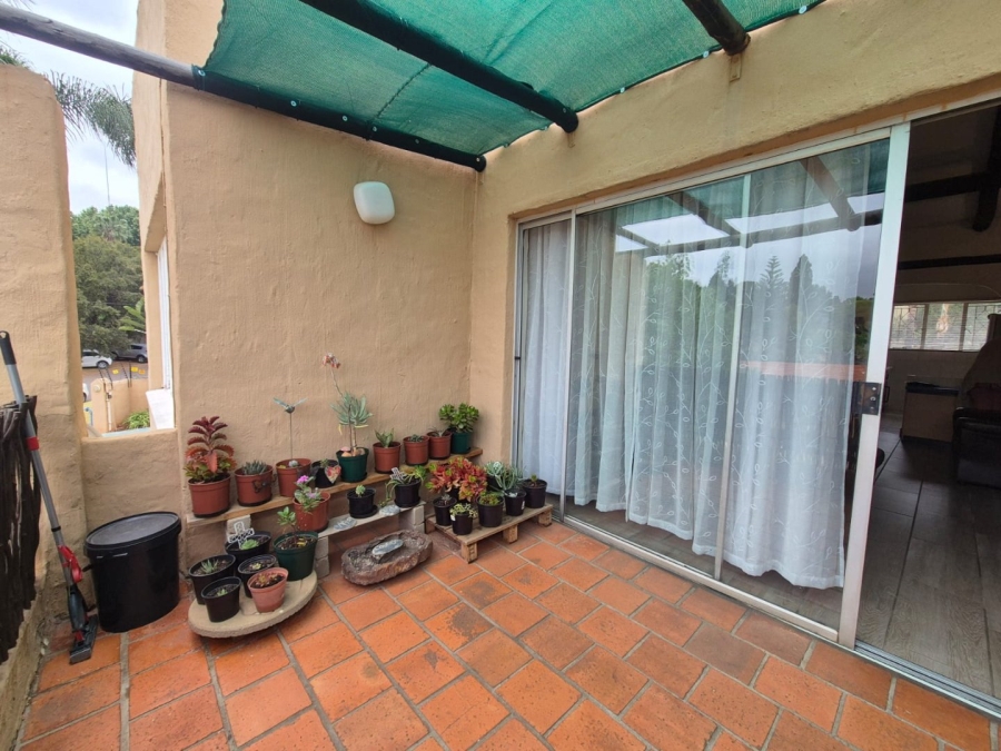 2 Bedroom Property for Sale in Roodekrans Gauteng
