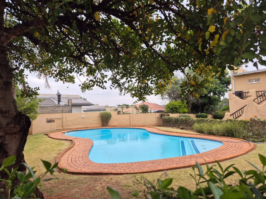 2 Bedroom Property for Sale in Roodekrans Gauteng