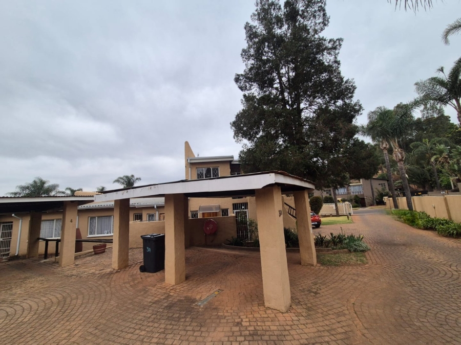 2 Bedroom Property for Sale in Roodekrans Gauteng