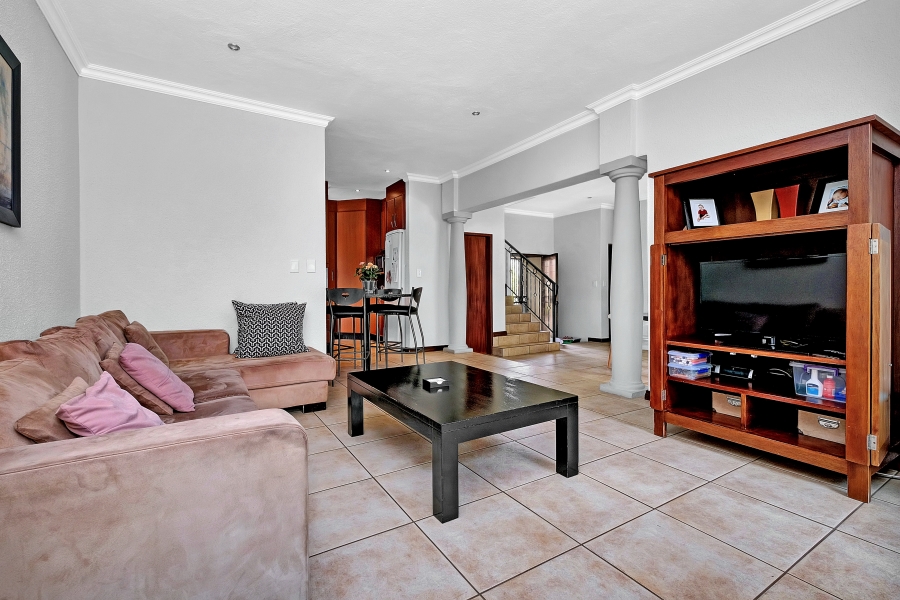 To Let 3 Bedroom Property for Rent in Douglasdale Gauteng
