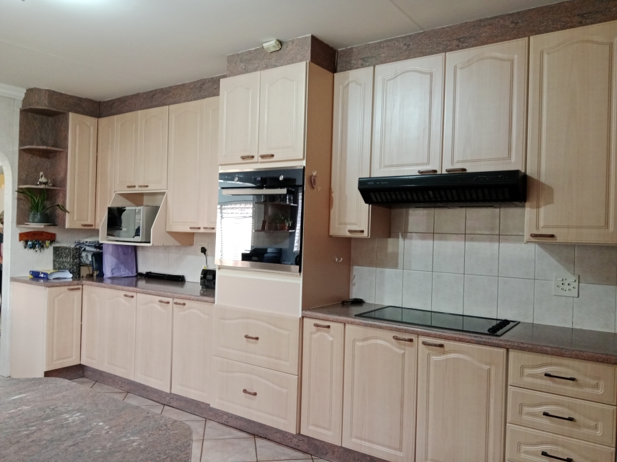 4 Bedroom Property for Sale in Brackenhurst Gauteng