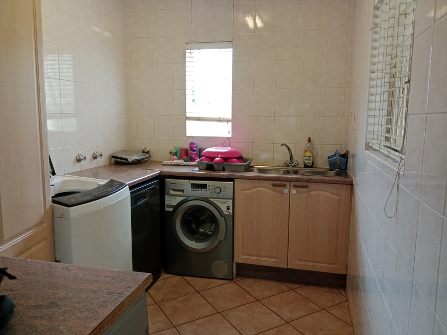 4 Bedroom Property for Sale in Brackenhurst Gauteng