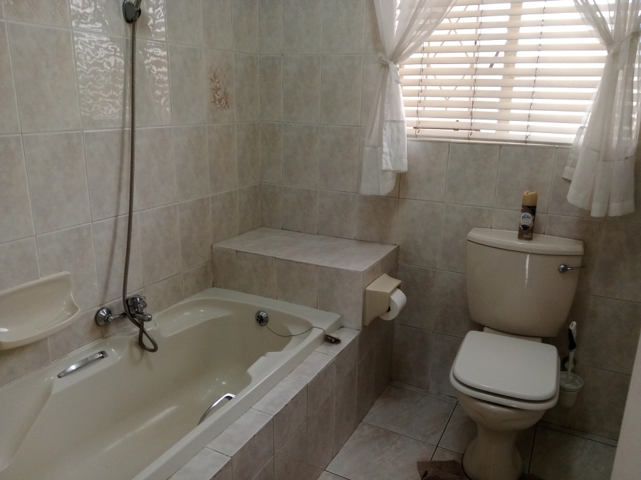 4 Bedroom Property for Sale in Brackenhurst Gauteng