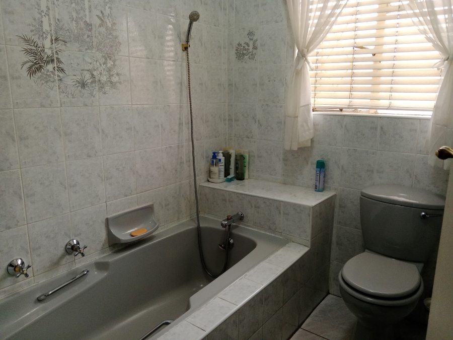 4 Bedroom Property for Sale in Brackenhurst Gauteng