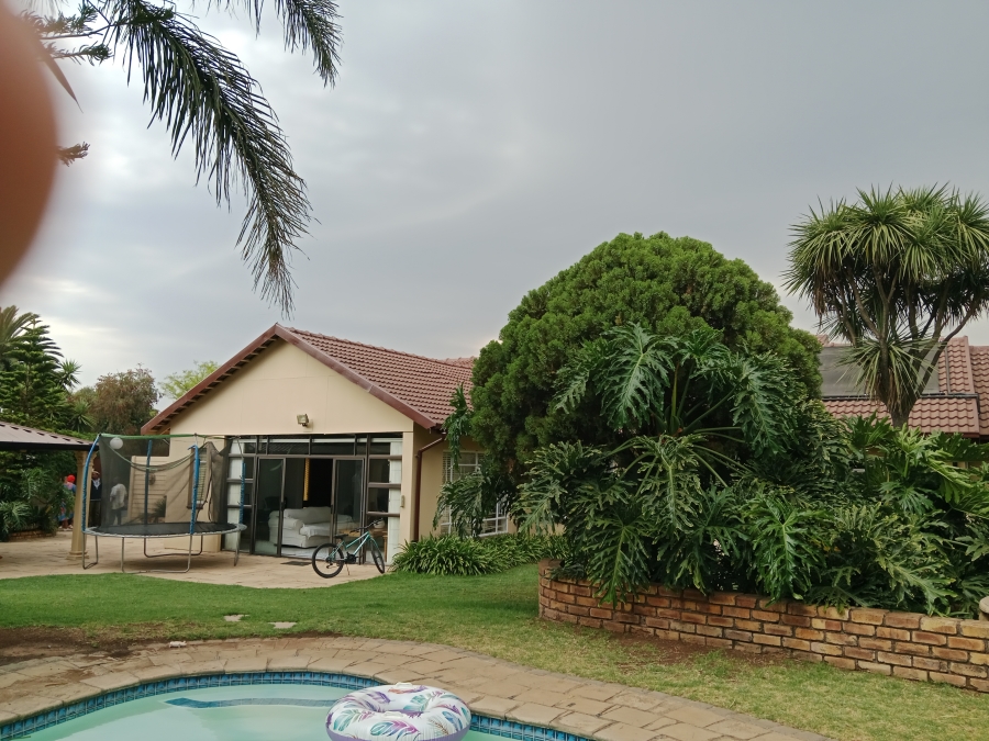 4 Bedroom Property for Sale in Brackenhurst Gauteng