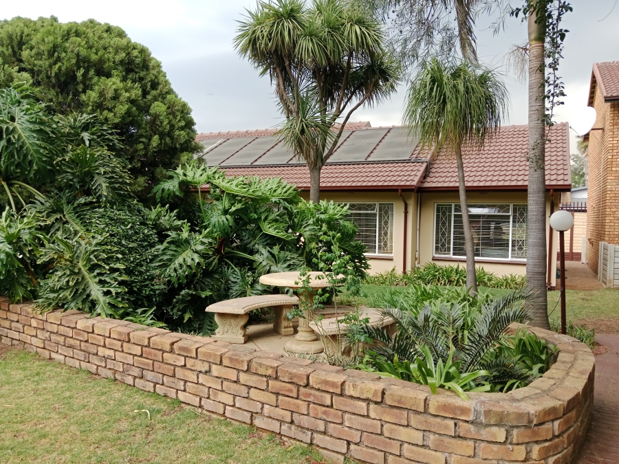 4 Bedroom Property for Sale in Brackenhurst Gauteng