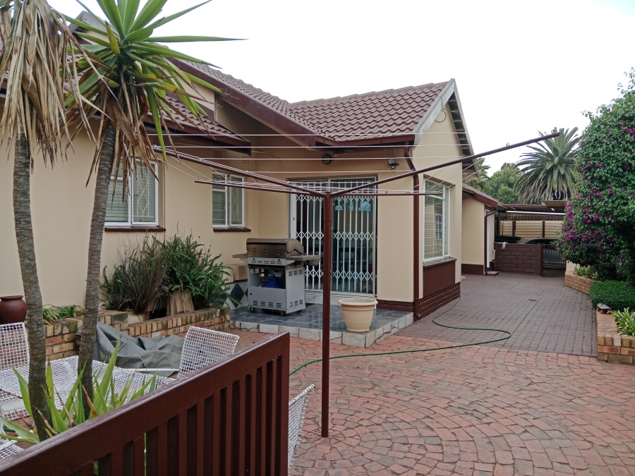 4 Bedroom Property for Sale in Brackenhurst Gauteng