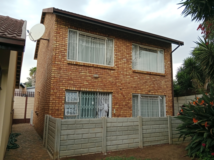 4 Bedroom Property for Sale in Brackenhurst Gauteng