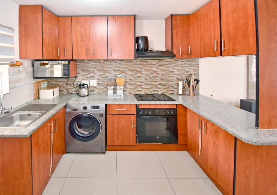 3 Bedroom Property for Sale in Vorna Valley Gauteng