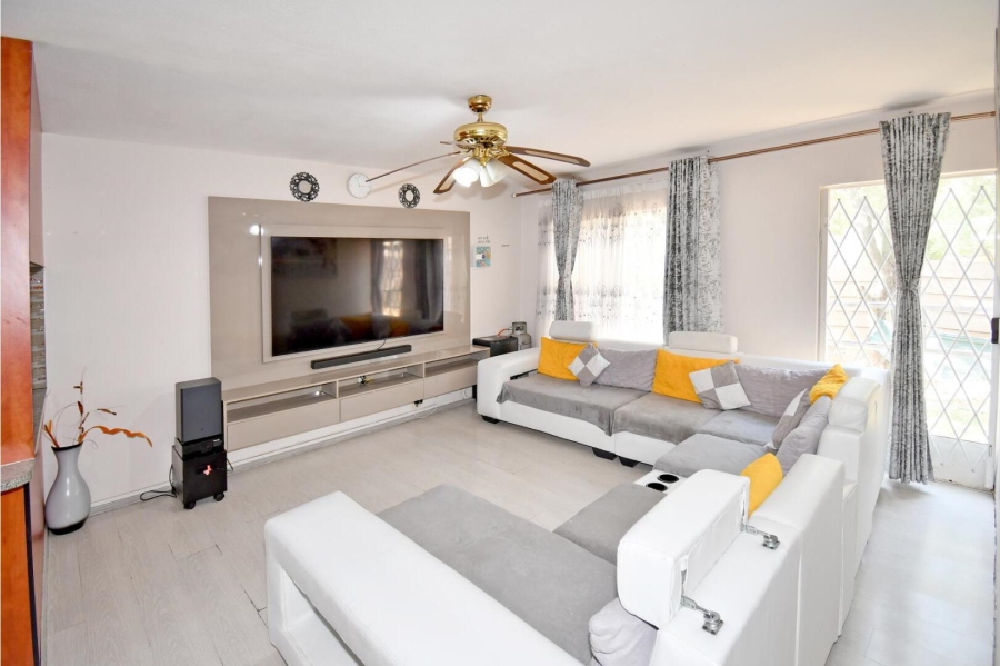 3 Bedroom Property for Sale in Vorna Valley Gauteng