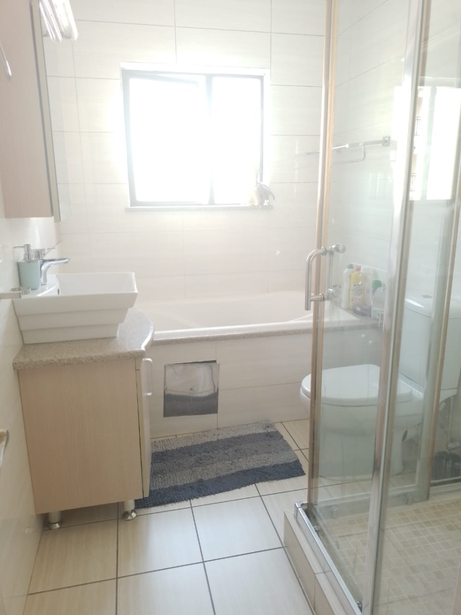 2 Bedroom Property for Sale in Noordwyk Gauteng