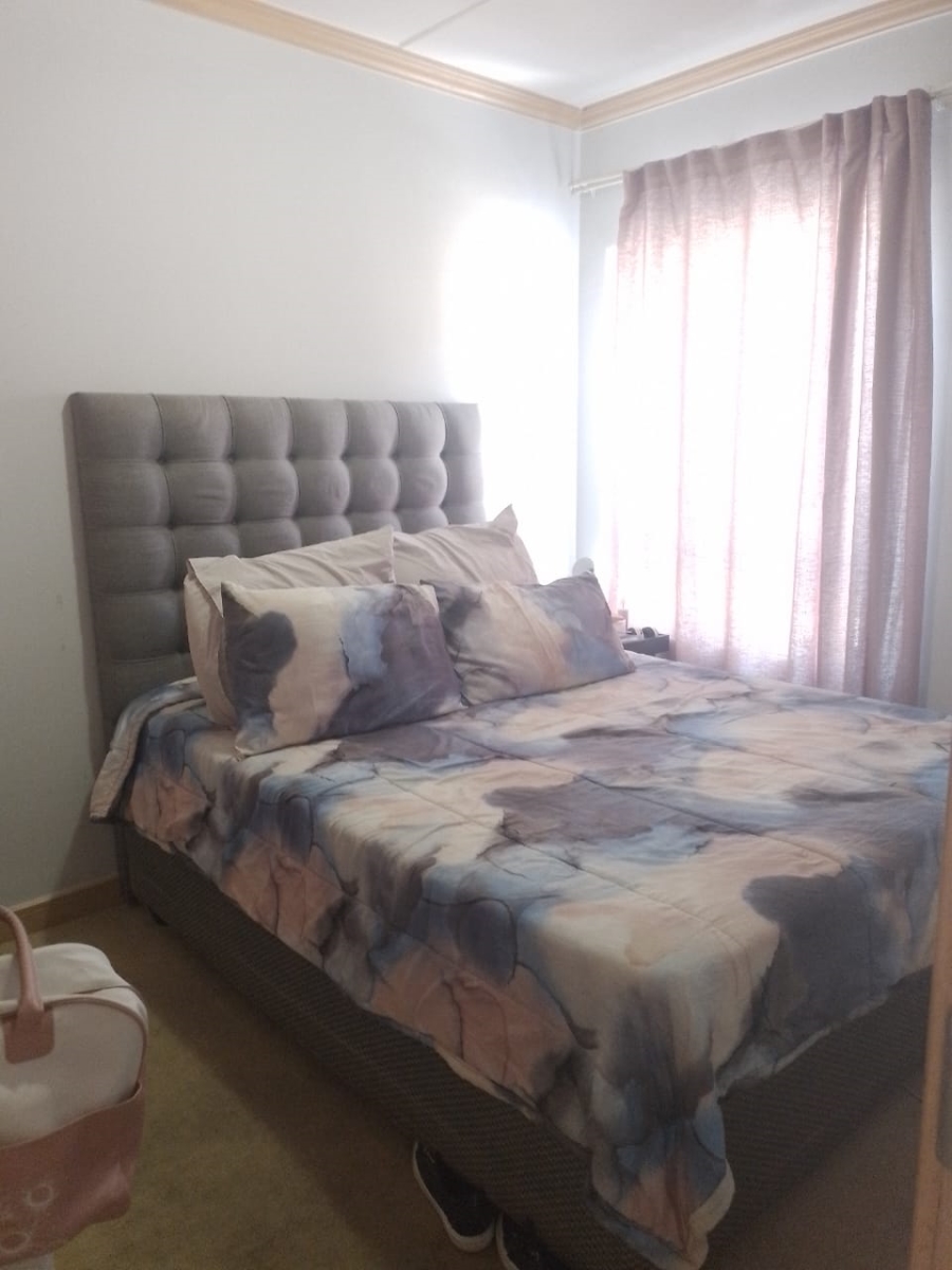 2 Bedroom Property for Sale in Noordwyk Gauteng