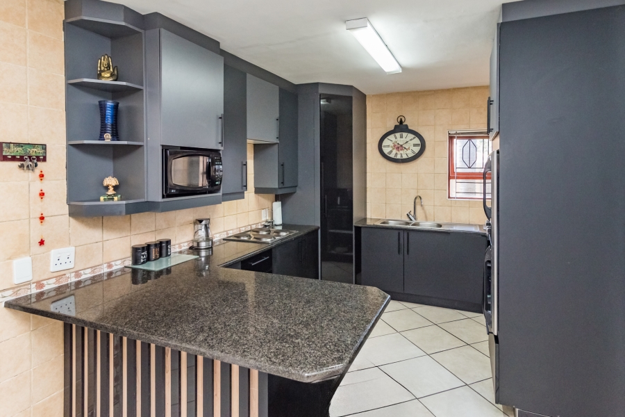 3 Bedroom Property for Sale in Sugar Bush Estate Gauteng