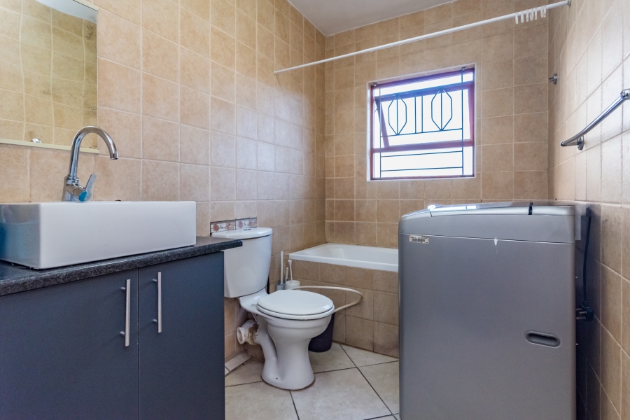 3 Bedroom Property for Sale in Sugar Bush Estate Gauteng