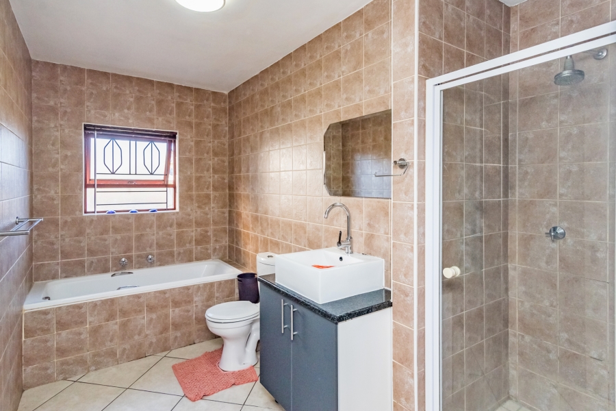 3 Bedroom Property for Sale in Sugar Bush Estate Gauteng