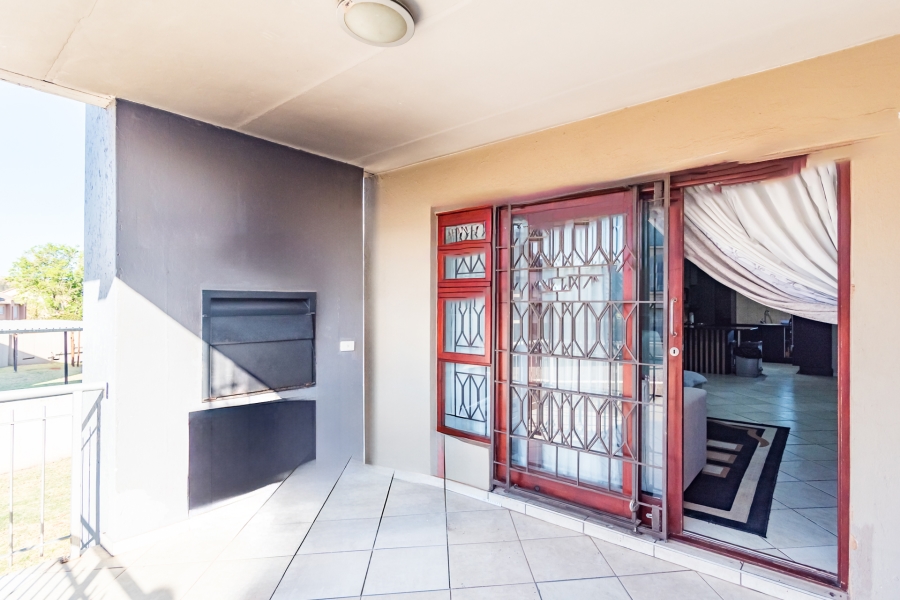 3 Bedroom Property for Sale in Sugar Bush Estate Gauteng