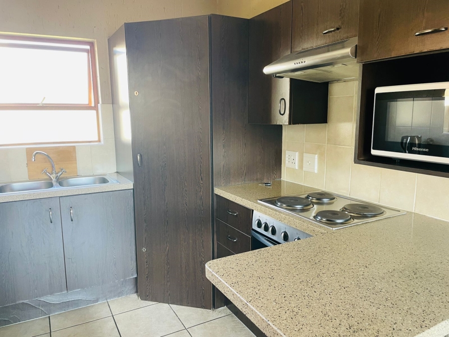 To Let 2 Bedroom Property for Rent in Douglasdale Gauteng