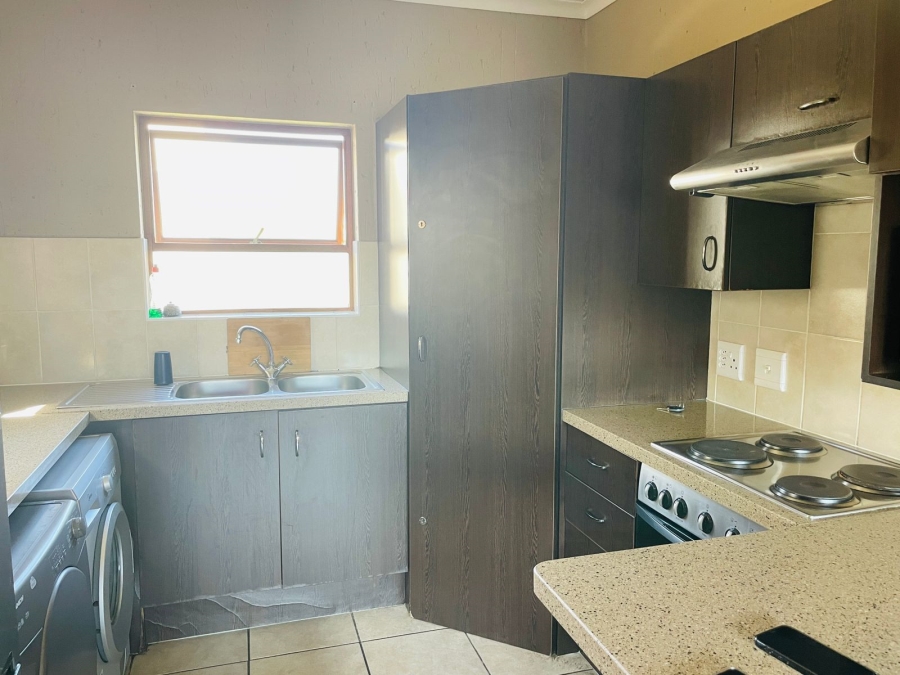 To Let 2 Bedroom Property for Rent in Douglasdale Gauteng